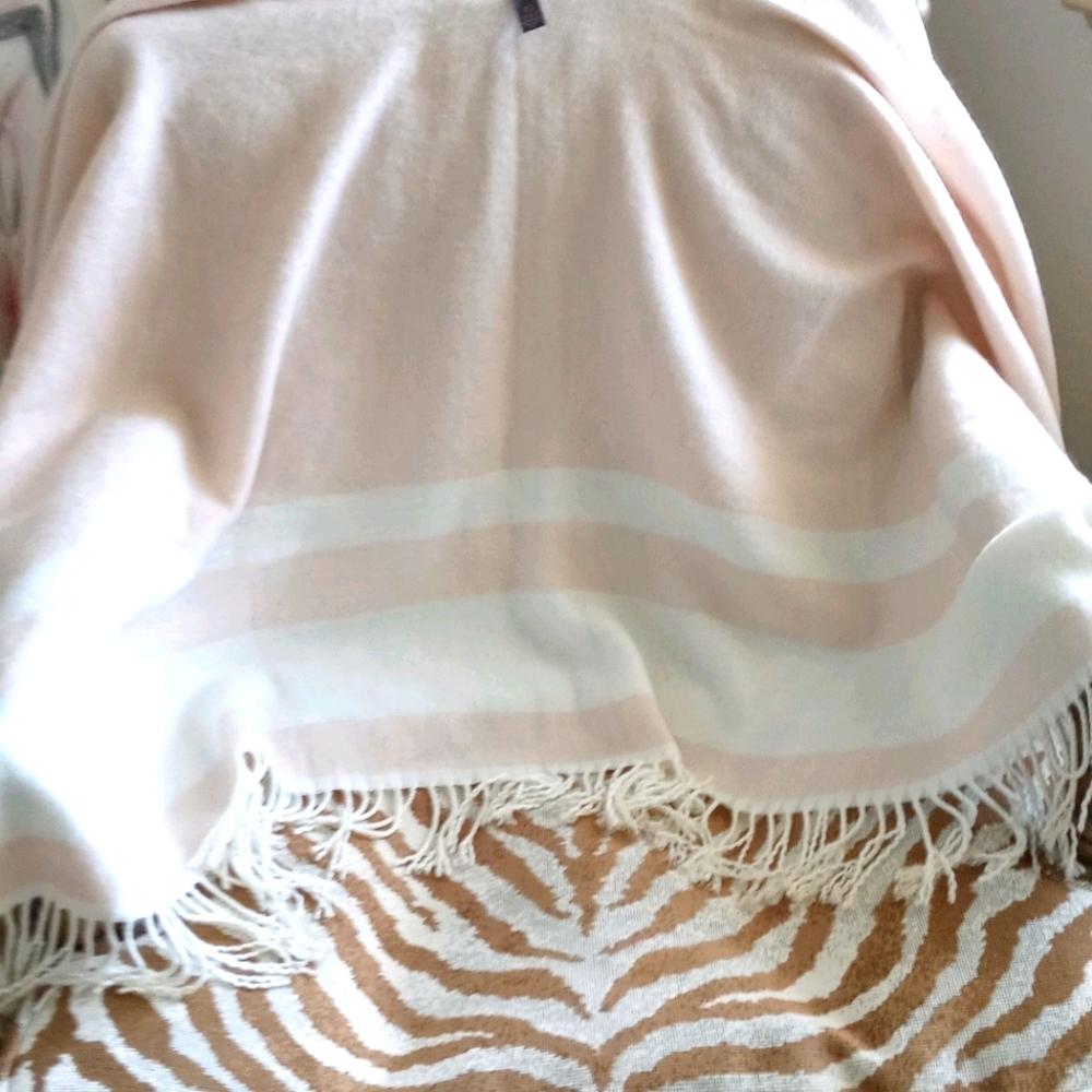 Vince Camuto Wrap - Picture 4 of 7